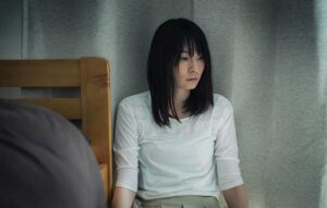 女性を悲しませる