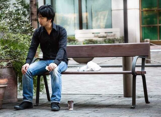 33歳で童貞は『もう若くはない男』認定？崖の底で根が生え始める3年目の冷酷な景色