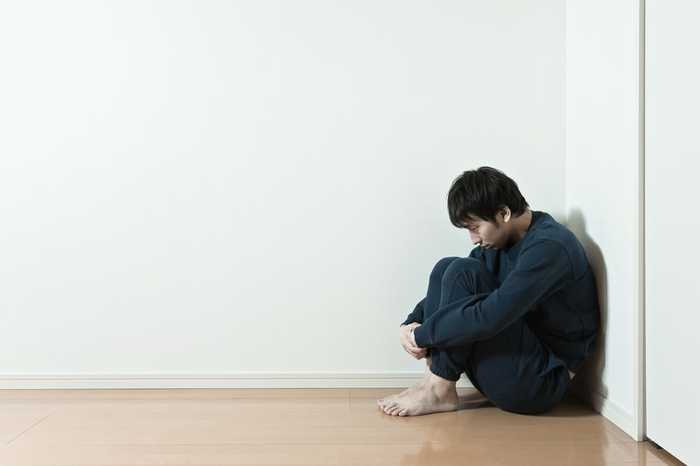 崖の底で根が岩になる34歳の童貞に進行する『2つののイメージ画像