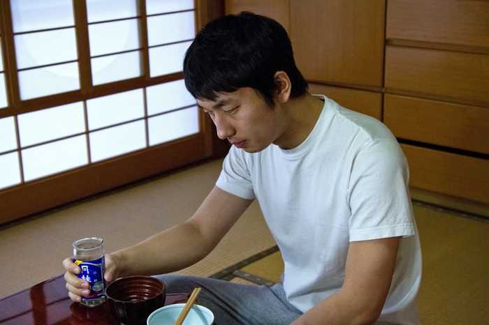 崖の底で根が岩に飲まれる35歳の童貞に進行する『2のイメージ画像