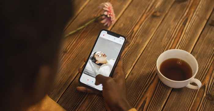 japanese man smiling smartphone dating app