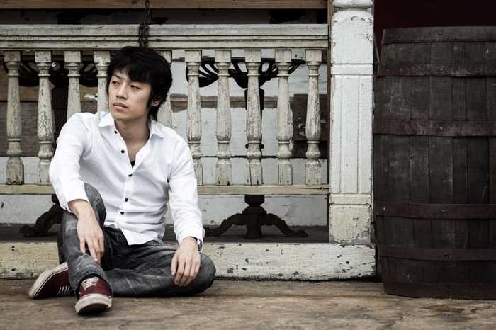 04 male thinking outdoor